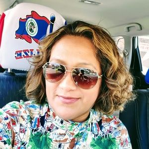 Meet your Posher, Vanessa